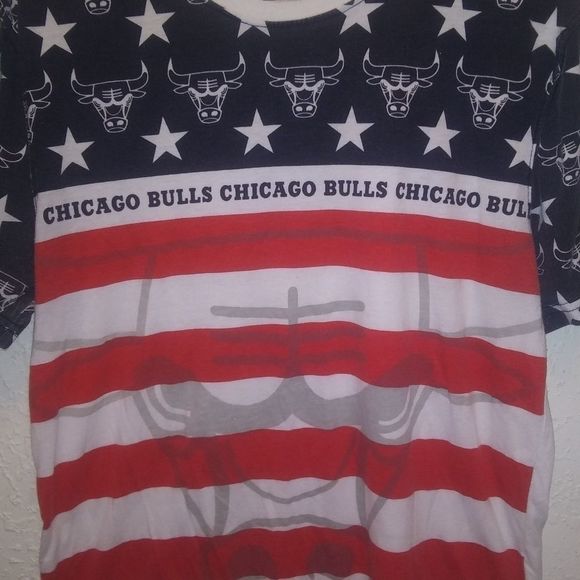 🐮 🐄 Vintage Chicago Bulls Short Sleeve T-Shirt - Picture 2 of 4